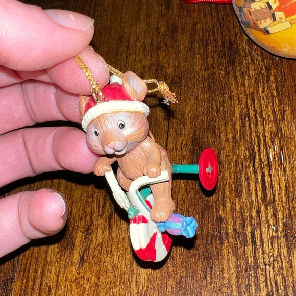 Vintage Set Of 7 Various Holiday Christmas Ornaments - Picture 3 of 16